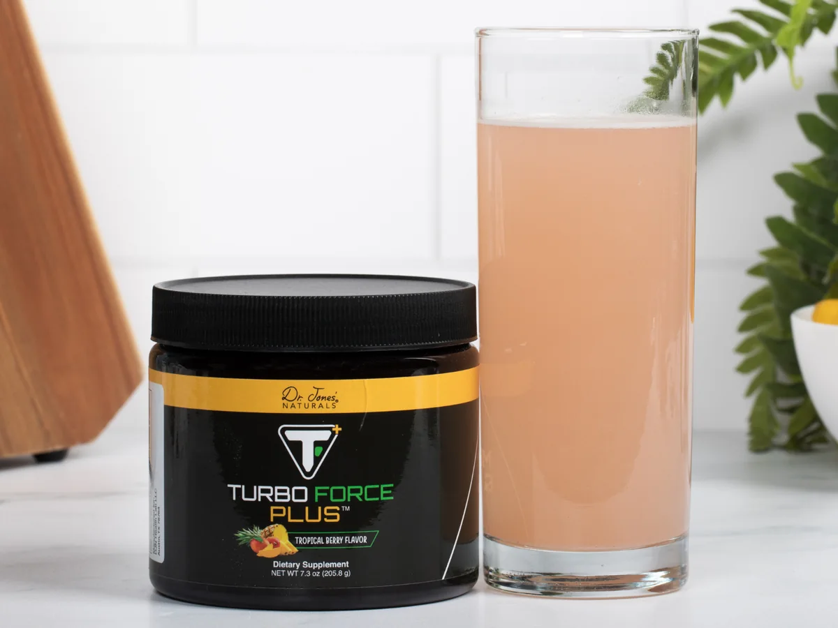 Turbo Force Plus tub and a tall glass of the mixed drink on a kitchen counter